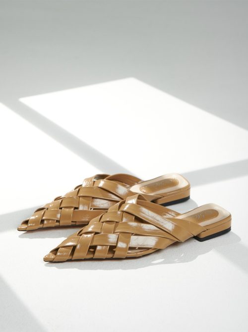 Elegant Woven Pointed Mule Flats