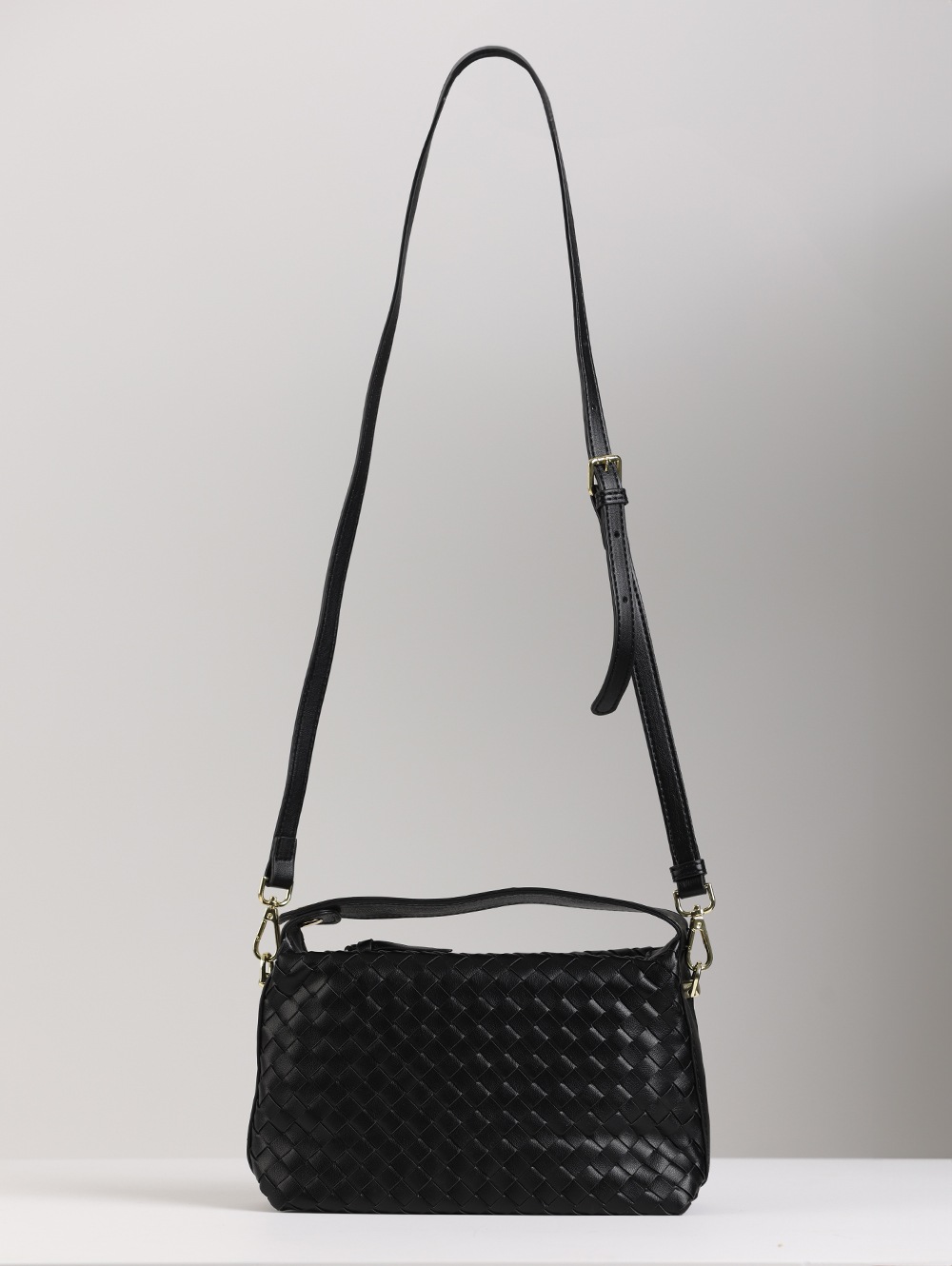 L147 BLACK (1)